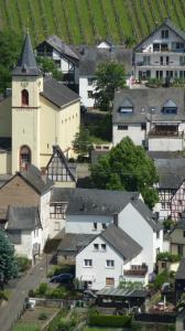 thumbs/p1000701_traben_trarbach_nach_reil_blick_auf_burg.jpg.jpg